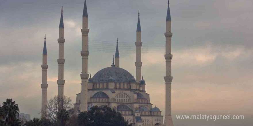 Adana’yı yağışlı hava etkisi altına aldı