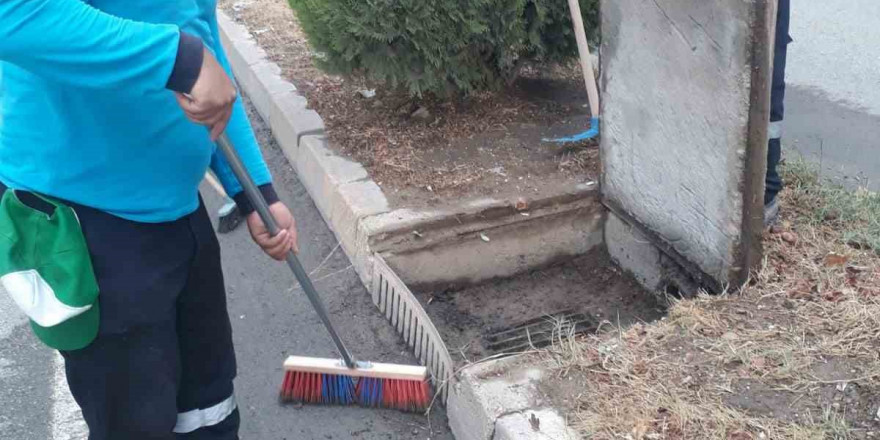 Adıyaman Belediyesi, mazgal temizliği ile kışa hazırlanıyor