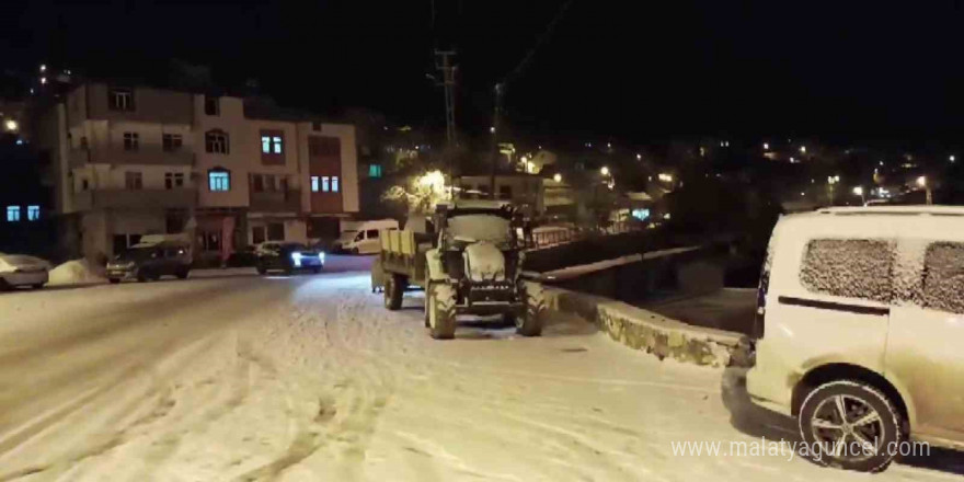 Adıyaman kent merkezine mevsimin ilk karı yağdı