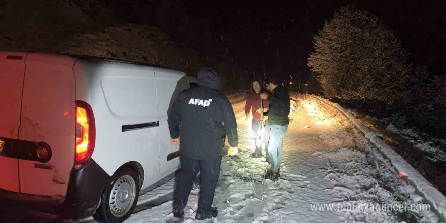 Adıyaman’da kar nedeniyle yolda mahsur kalan 9 kişi kurtarıldı