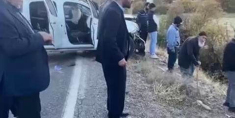 Adıyaman’da otomobil ile kamyonet çarpıştı: 11 yaralı