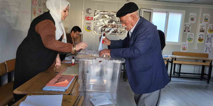 Adıyaman’da oy kullanma işlemi başladı