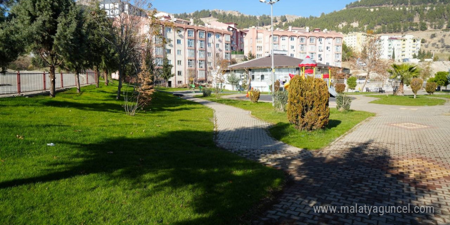 Adıyaman’da park ve bahçelerin onarımı devam ediyor