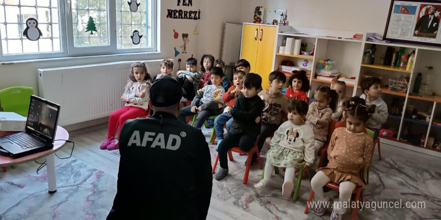 AFAD ekiplerinden anaokulu öğrencilerine afet farkındalık eğitimi