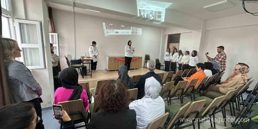 Afyonkarahisar Zübeyde Hanım Kız Meslek Lisesi öğrencilerinden işaret diliyle anlamlı kutlama