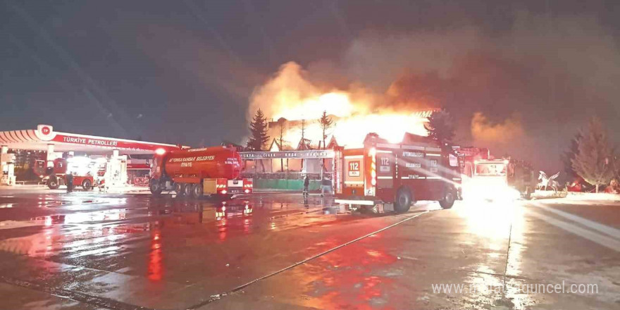 Afyonkarahisar’da akaryakıt istasyonundaki restoranda yangın