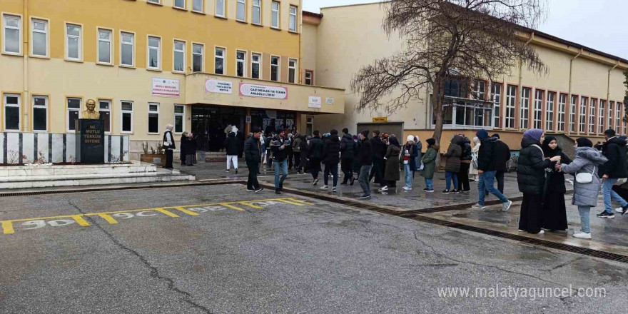 Afyonkarahisar’da AÖL heyecanı ilk oturumla başladı