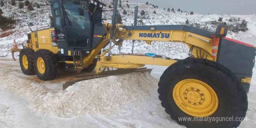 Afyonkarahisar’da kar ile mücadele sorunsuz yapıldı