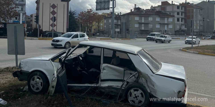 Afyonkarahisar’da trafik kazası, 3 yaralı