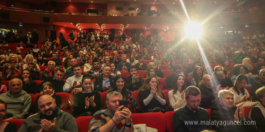 Agora Senfoni Orkestrası, sokak hayvanları için sahne aldı