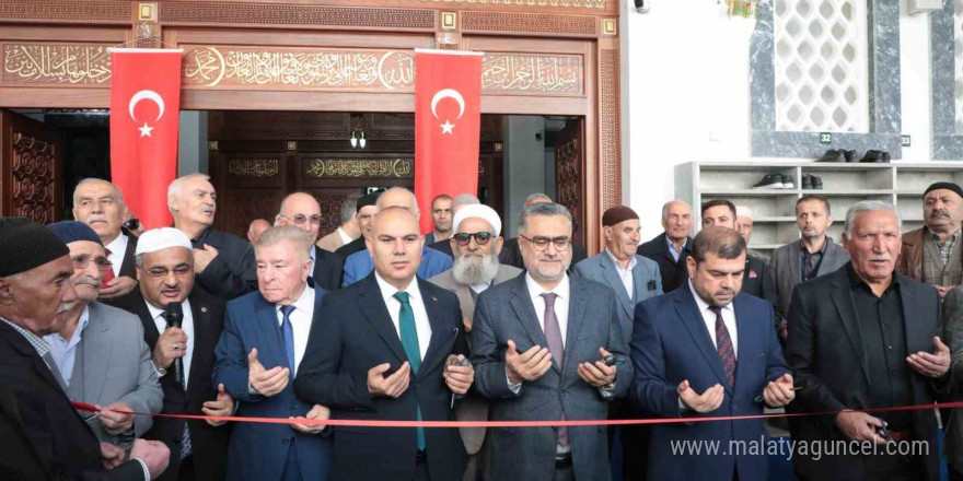 Ağrı Merkez Cami resmi olarak hizmete açıldı