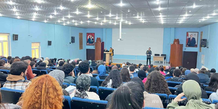 Ağrı’da bin 200 kişiye siber suçlar eğitimi verildi