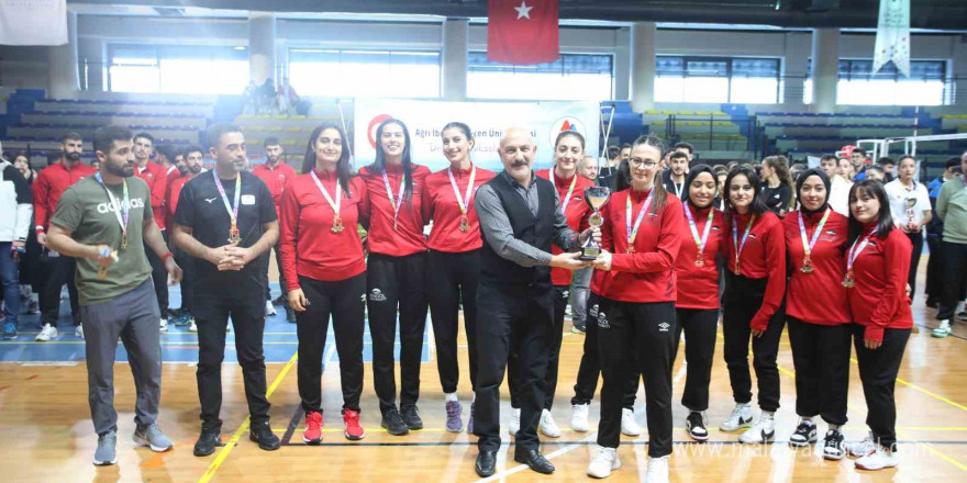 Ağrı’da düzenlenen ÜNİLİG voleybol bölgesel lig müsabakaları sona erdi