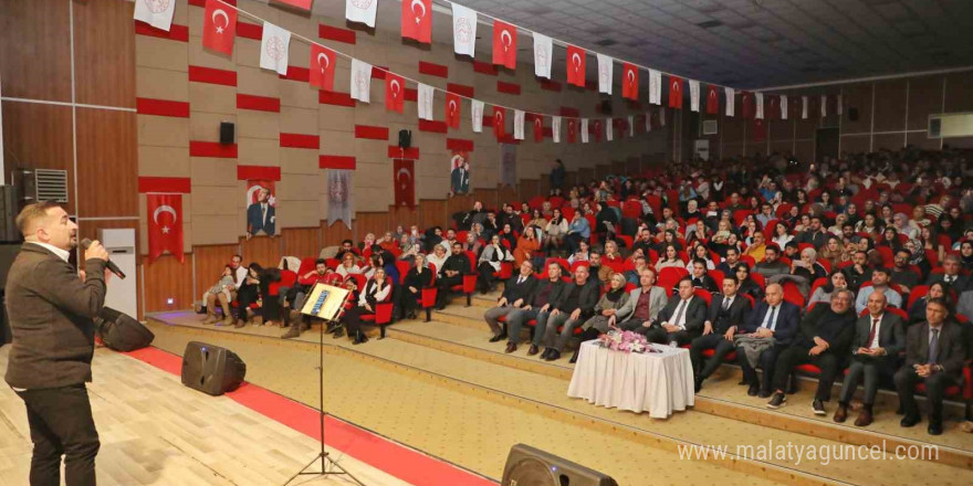 Ağrı’da müzik öğretmeni Nizamettin Ardin’den meslektaşlarına özel konser