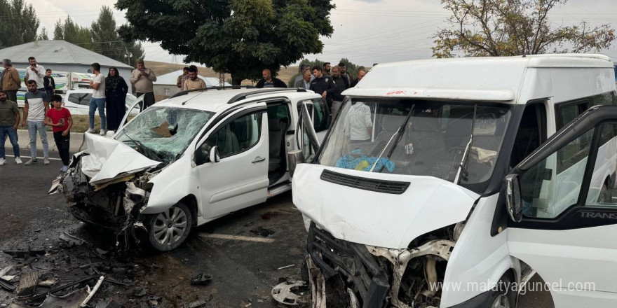 Ağrı’da trafik kazası: 10 yaralı