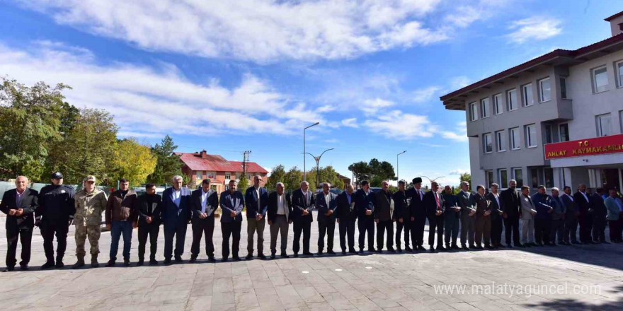 Ahlat’ta Muhtarlar Günü kutlandı