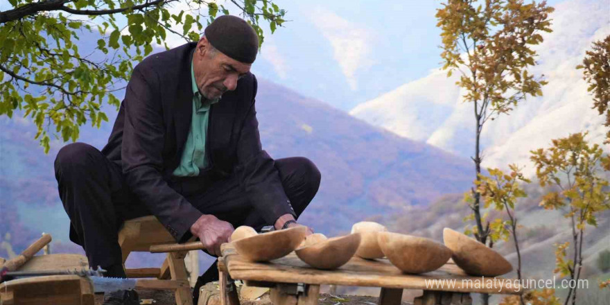 Ahşaba şekil veren usta, teknolojiye direniyor