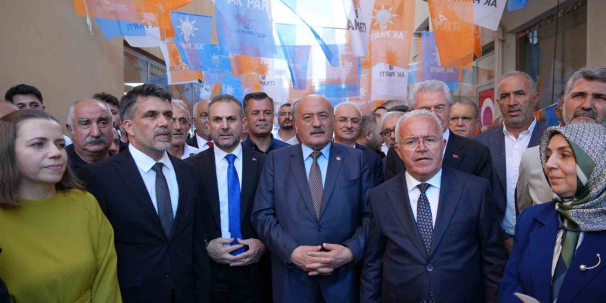 AK Parti Erzincan İl Başkanlığında bayrak değişimi