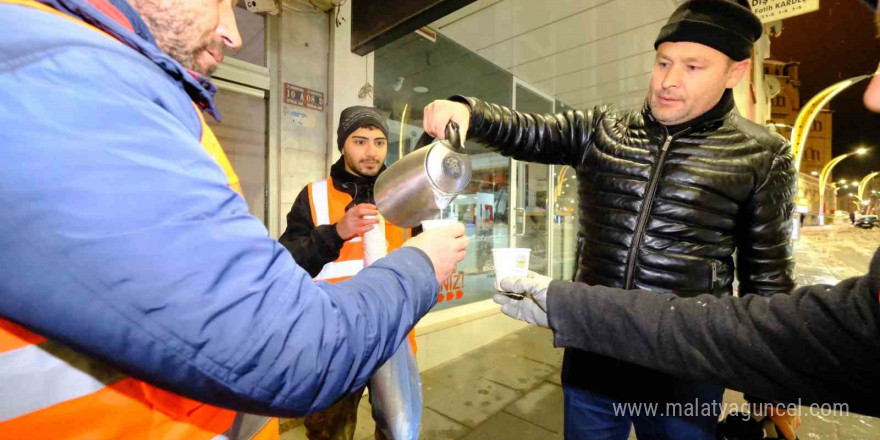 Akdağmadeni’nde yoğun kar mesaisi devam ediyor