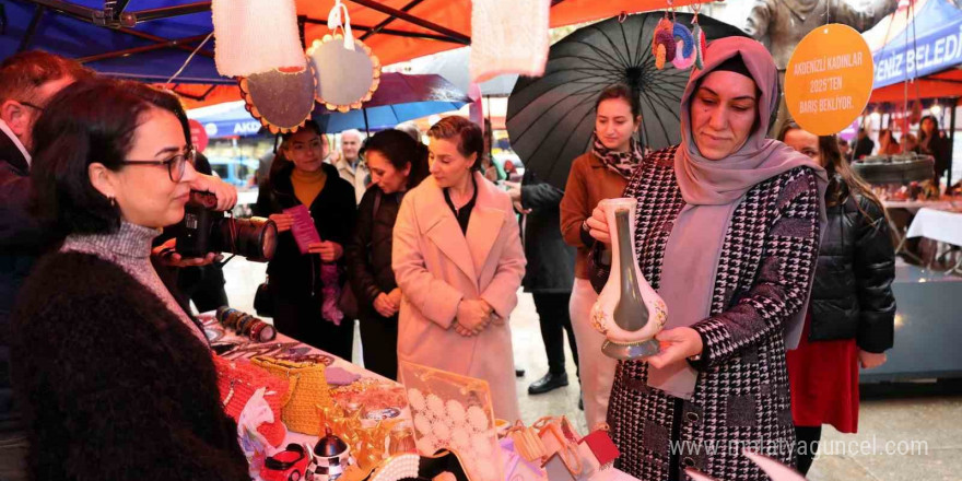 Akdeniz Belediyesinin ’Kadın Emeği Yılbaşı Pazarı’na ziyaretçi akını