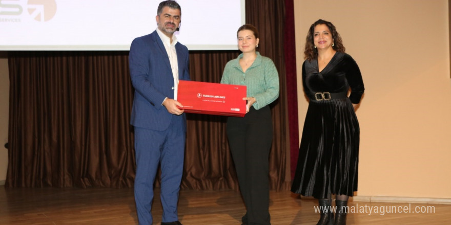 Akdeniz Üniversitesi’nde Türk Hava Yolları Kariyer Söyleşisi gerçekleşti