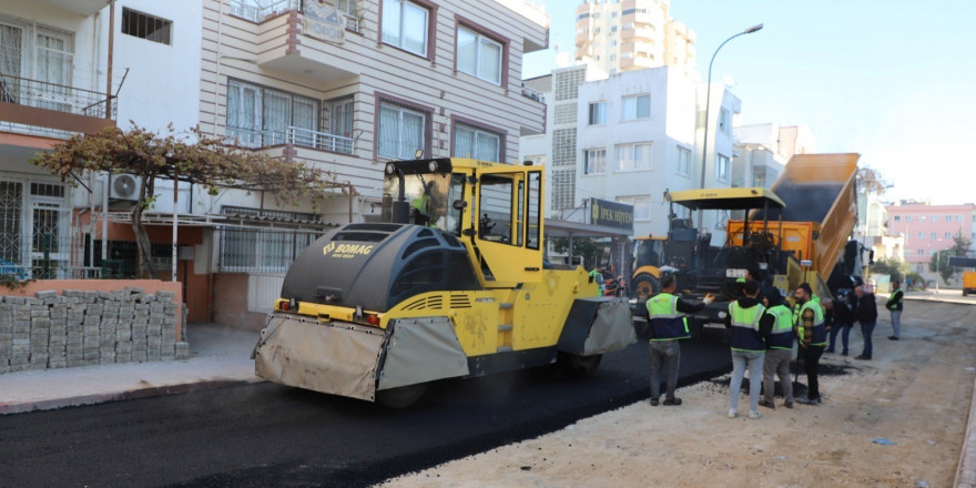 Akdeniz’de asfalt çalışmaları aralıksız sürüyor