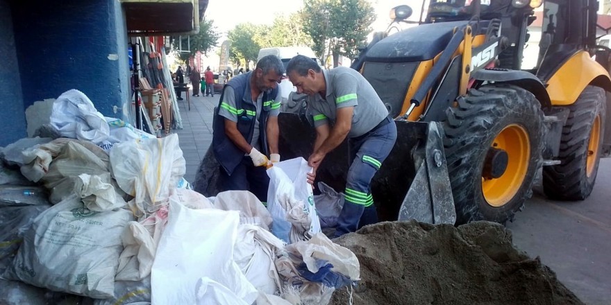 Akdeniz’de moloz ve evsel atıklar toplanıyor