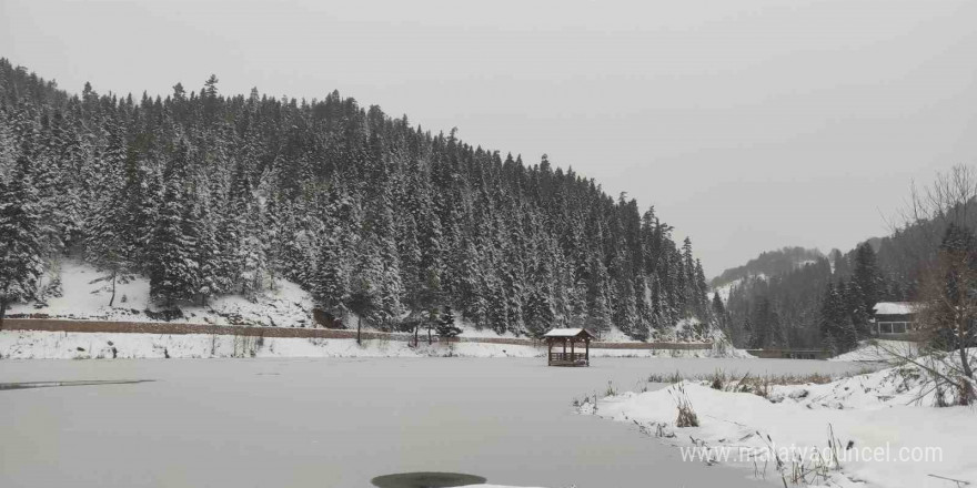 Akgöl buz tuttu, kartpostallık görüntüler oluştu