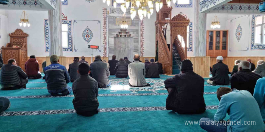 Akkoyunlu Kutlubey Camii onarılarak ibadete açıldı