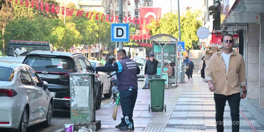 Akşam temizleniyor sabah yine aynı manzara