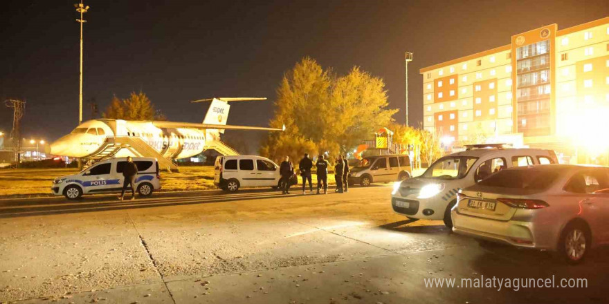 Aksaray polisinden kız öğrenci yurtları önünde sıkı denetim