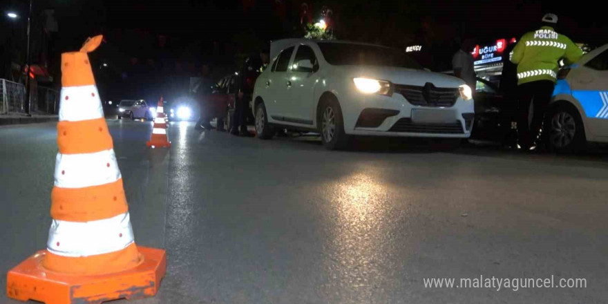 Aksaray’da araç ve şahıslar didik didik aranıyor