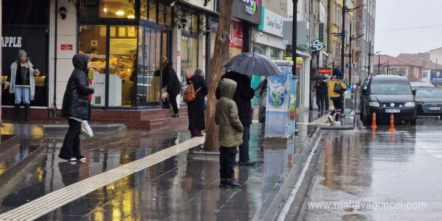 Aksaray’da gece başlayan sağanak etkisini sürdürüyor