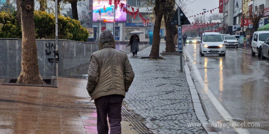 Aksaray’da gece başlayan sağanak etkisini sürdürüyor