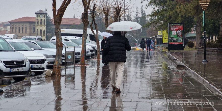 Aksaray’da gece başlayan sağanak etkisini sürdürüyor