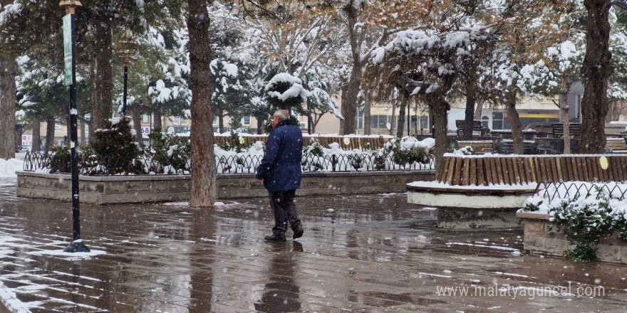 Aksaray’da kar yağışı etkili oluyor