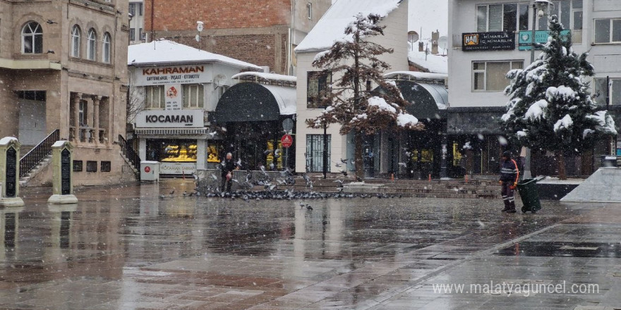 Aksaray’da kar yağışı etkili oluyor