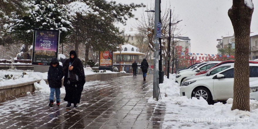 Aksaray’da kar yağışı etkili oluyor