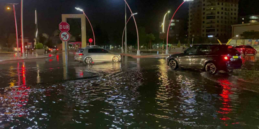 Aksaray’da sağanak yağış etkili oluyor