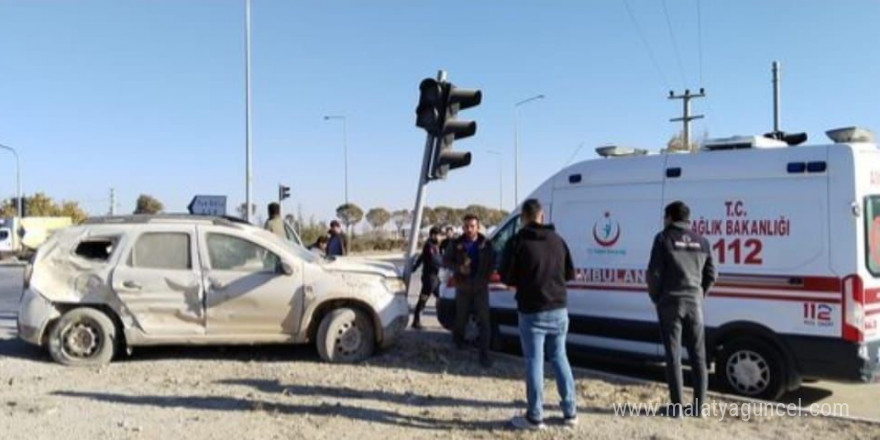 Aksaray’da tır ile otomobil çarpıştı: 2 yaralı