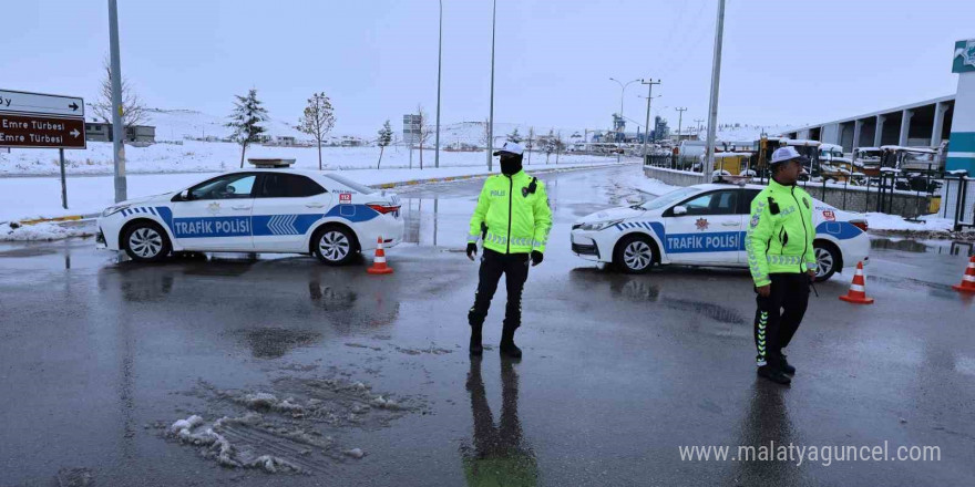 Aksaray’da yolda kalan 66 kişi kurtarıldı