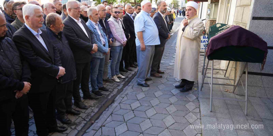 Aksaray’daki kazada yaralanarak tedavi gördüğü hastanede hayatını kaybeden Hafize Çimen, Edremit’te defnedildi