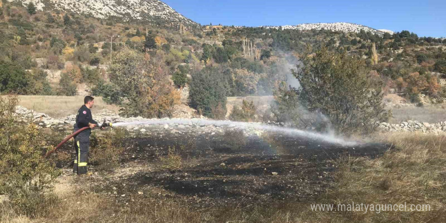 Akseki’de tarım arazisinde yangın