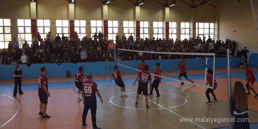 Aksu’da turnuvanın kazananı Aksu Fen Lisesi