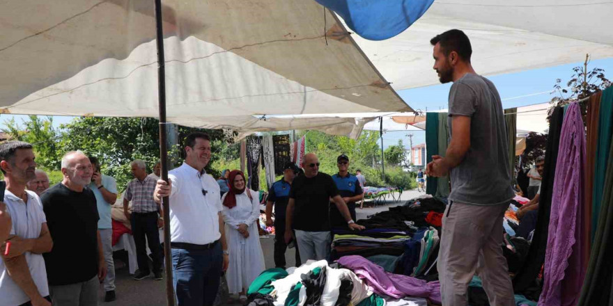 Akyazı kumaş ve antika pazarına yoğun ilgi