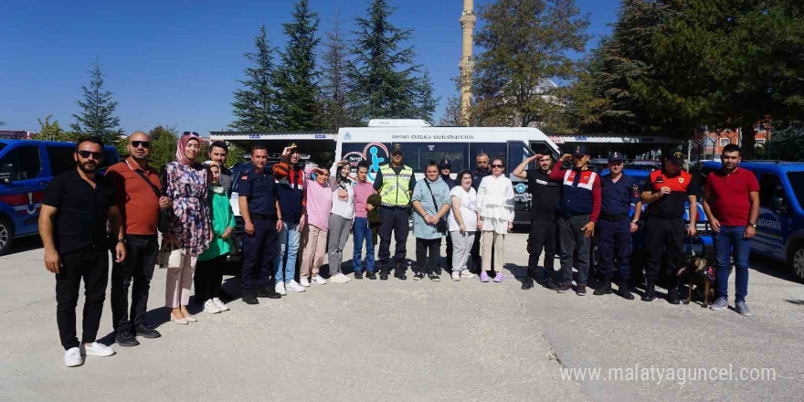 Akyurt İlçe Jandarma Komutanlığı, Engelsiz Yaşam Merkezi öğrencilerini ağırladı