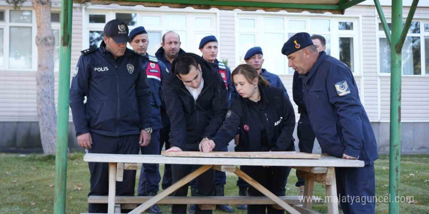 Aladağlar’da kaybolan dağcı ikiz kardeşlerin fotoğrafları ortaya çıktı