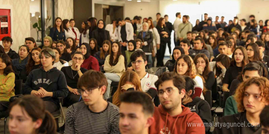 Alanya Belediyesi Eğitim ve Kariyer Günleri başladı