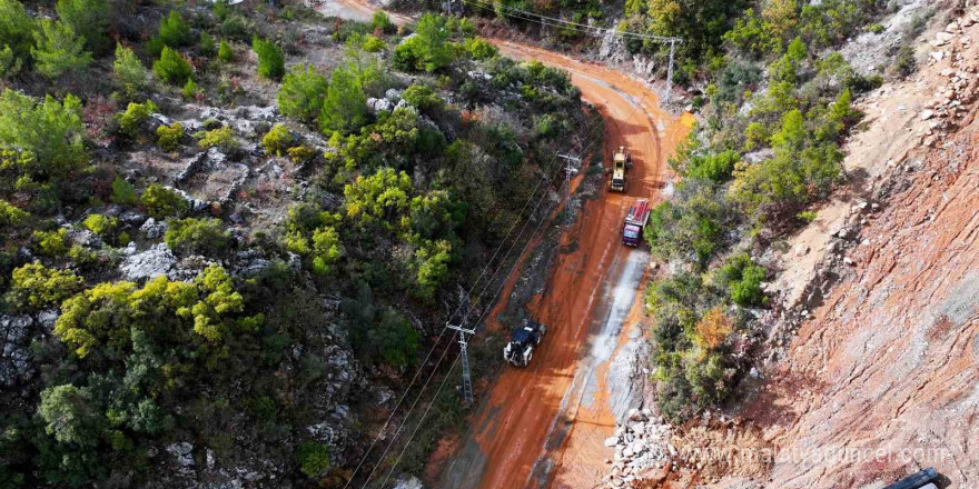 Alanya Belediyesi’nden yağmurda kapanan yollara anında müdahale