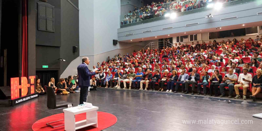 Alanya Kitap Fuarı’na büyük ilgi